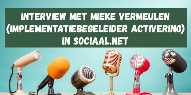 Banner met microfoons en tekst van titel