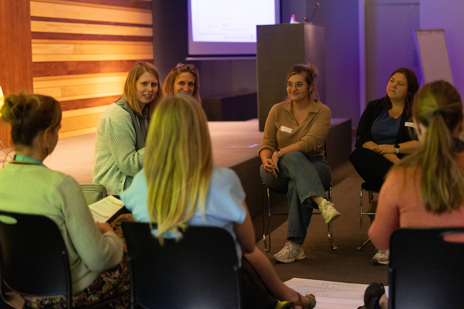 een groepsgesprek tijdens één van de workshops